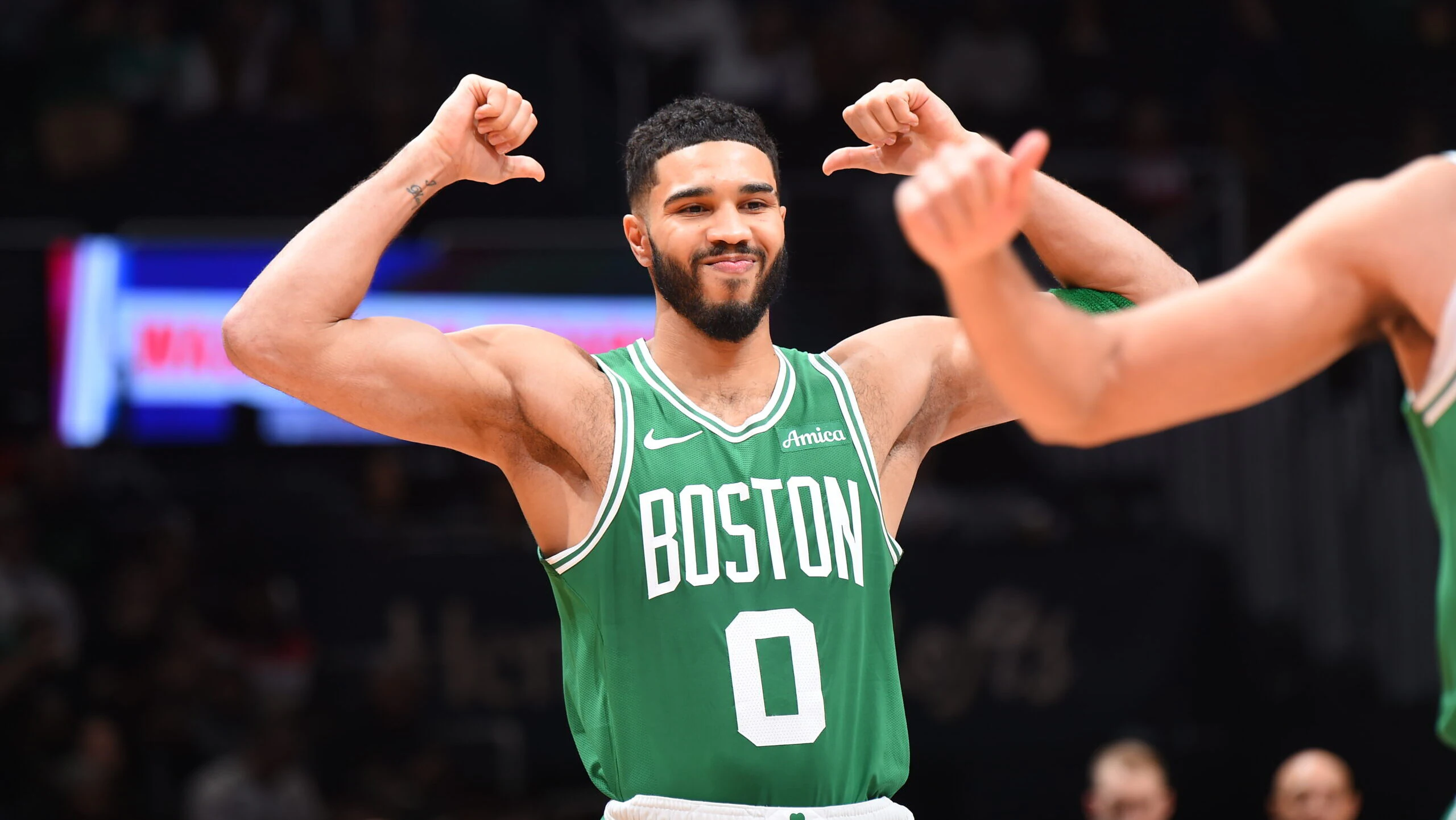 Jayson Tatum em comemoração