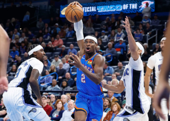 Shai passando pela defesa do Orlando Magic