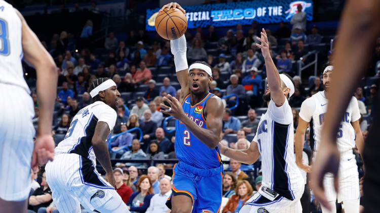 Shai passando pela defesa do Orlando Magic