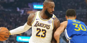 LeBron James e Stephen Curry (foto: NBA.com)