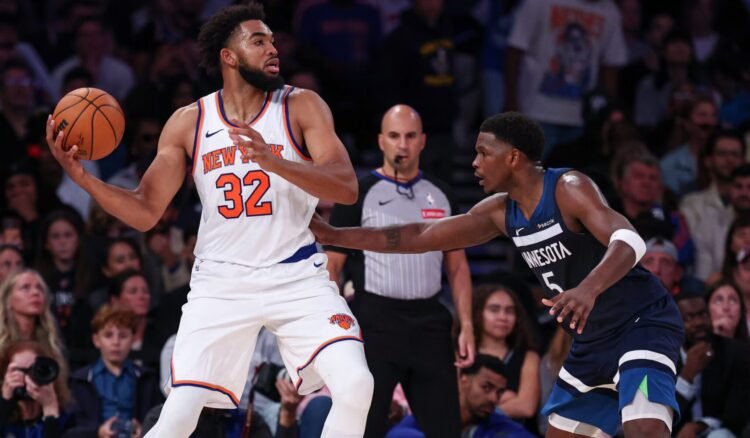 karl Anthony Towns enfrentando seu ex-companheiro de equipe, Anthony Edwards. Foto: NBA.com
