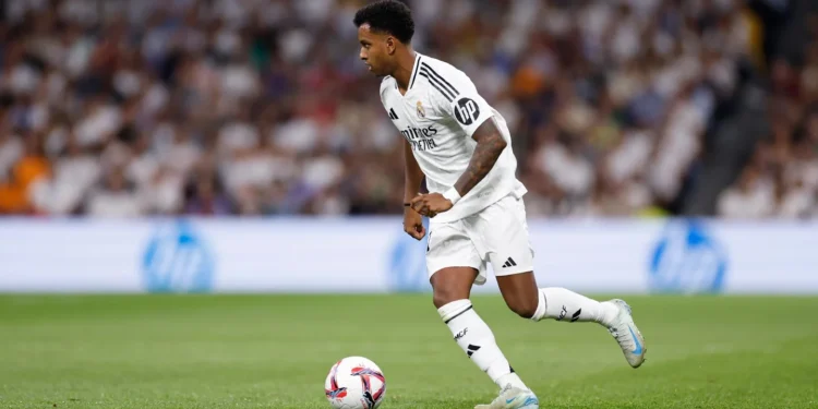 Rodrigo com o domínio da bola — Foto: laliga.com