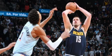 Jokic estraga aniversário de Wembanyama com atuação monstruosa e Nuggets vencem Spurs na prorrogação